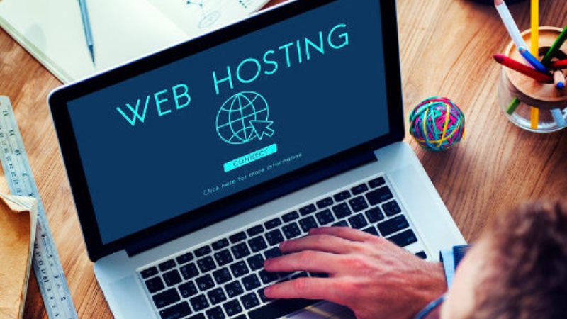 Advantages & Disadvantages of Free Web Hosting